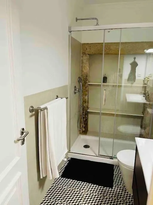 アパート Apartamento Moderno Com Jardim Av. Da Liberdade リスボン ポルトガル